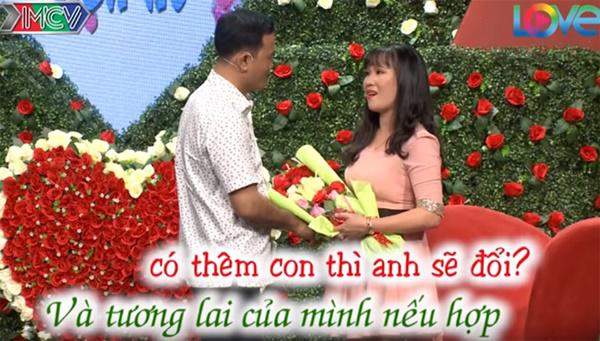 Vừa được mai mối gặp mặt lần đầu, cặp đôi Sài Gòn đã lao vào hôn nhau-6