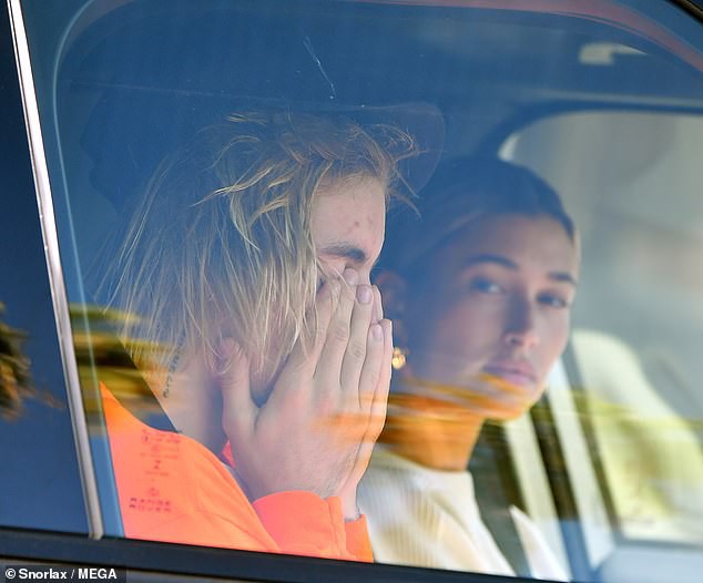 Justin Bieber bật khóc trước mặt Hailey Baldwin vì lo bệnh tật có thể giết chết Selena Gomez-1