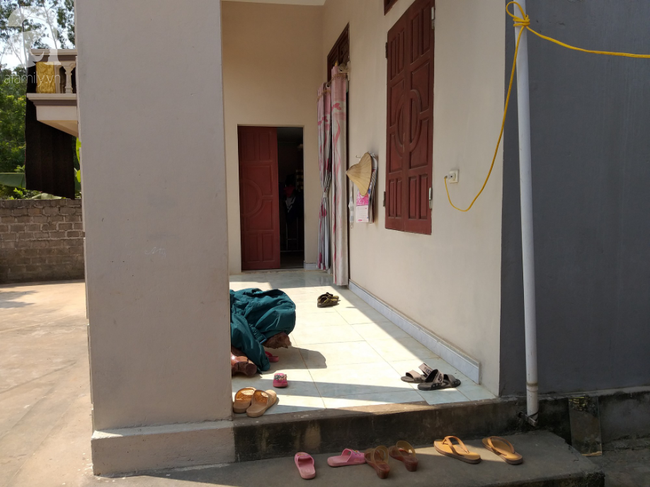 Bé gái 6 tuổi thơ ngây kể lại giây phút bị hàng xóm kéo vào buồng xâm hại-4