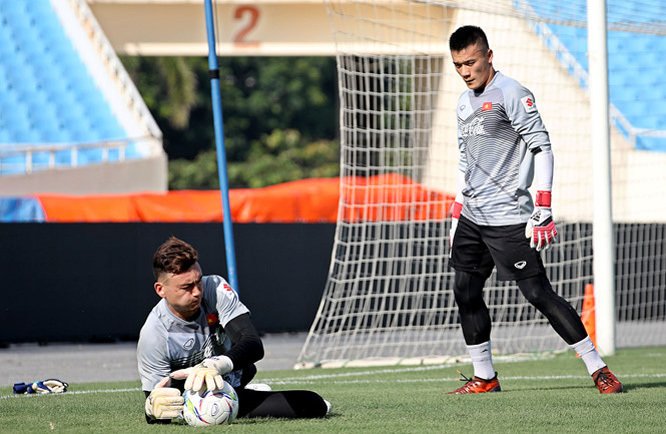 Tuyển Việt Nam: Số 1 không dành chỗ cho Bùi Tiến Dũng?-3