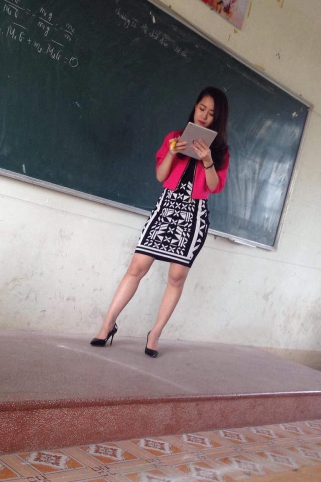 Thêm một cô giáo bị chụp trộm trên bục giảng khiến dân mạng xao xuyến-1