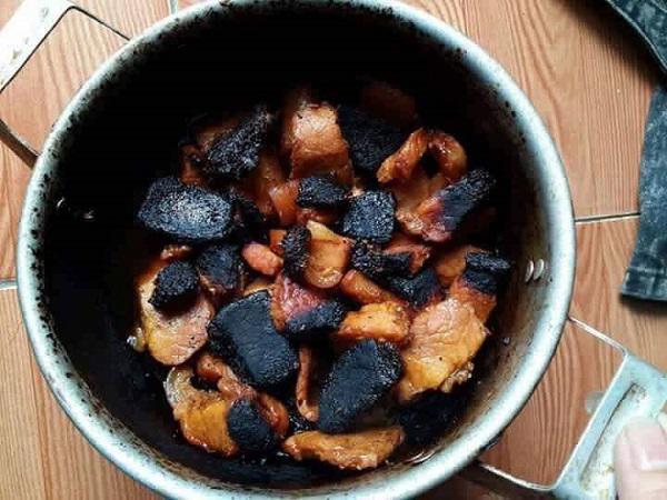 Mẹ bỉm sữa đăng ảnh món thịt kho bóng đêm”, chị em thi nhau vào góp bão-1