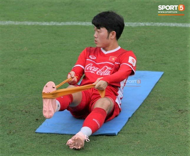 Công Phượng ăn mừng tinh nghịch khi oẳn tù tì thắng Duy Pinky-8