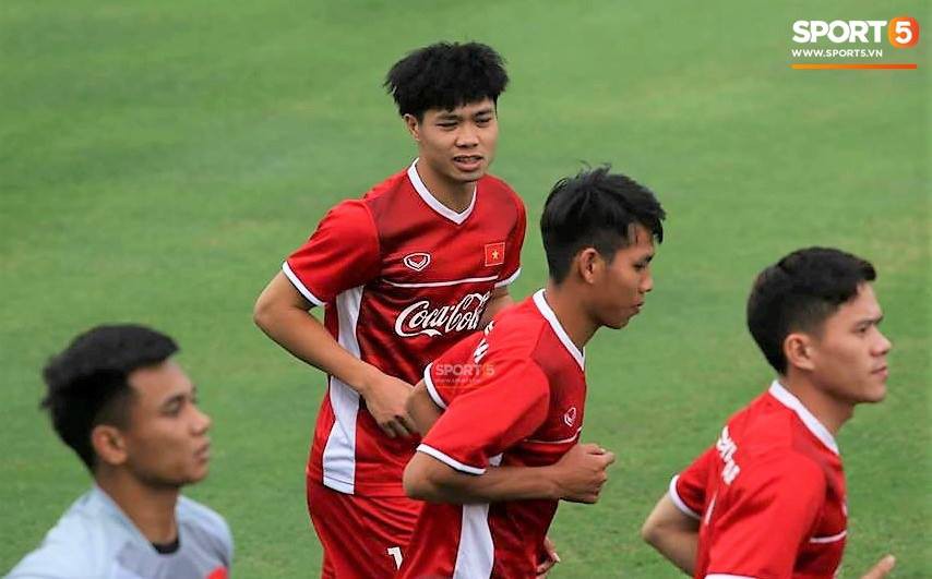 Công Phượng ăn mừng tinh nghịch khi oẳn tù tì thắng Duy Pinky-9