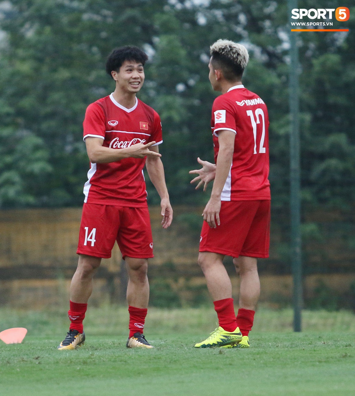 Công Phượng ăn mừng tinh nghịch khi oẳn tù tì thắng Duy Pinky-5