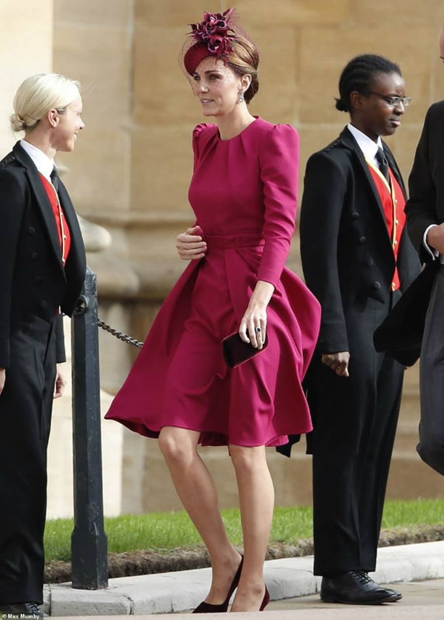 Công nương Kate Middleton và Meghan Markle mặc đồ đối lập trong đám cưới Công chúa Eugenie-5