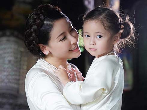 Bé gái trên bìa lịch những năm 1980 là BTV Hoài Anh-13