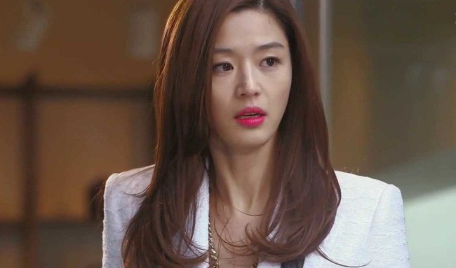 Mẹ chồng thấy con trai giặt đồ bèn đùng đùng nổi giận quát mắng, con dâu liền đáp lại khiến bà sững sờ im bặt-1