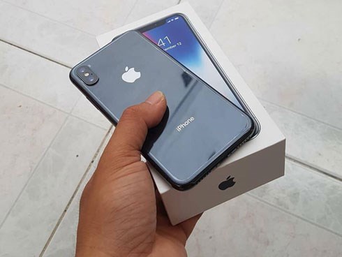 ''Bốc họ'' 20 triệu mua Iphone X tặng người yêu, ai ngờ chàng trai vừa vỡ nợ vừa bị đá không thương tiếc