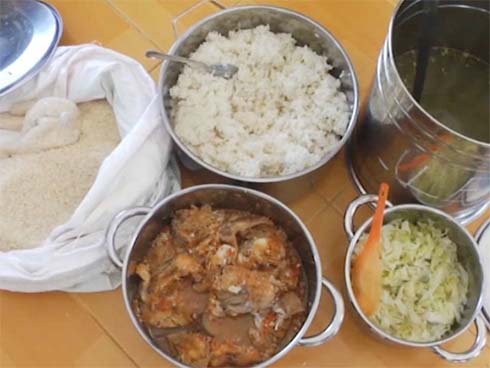 Vụ trẻ ăn cơm mốc, đầu cá: 11 giáo viên tố cáo hiệu trưởng-3