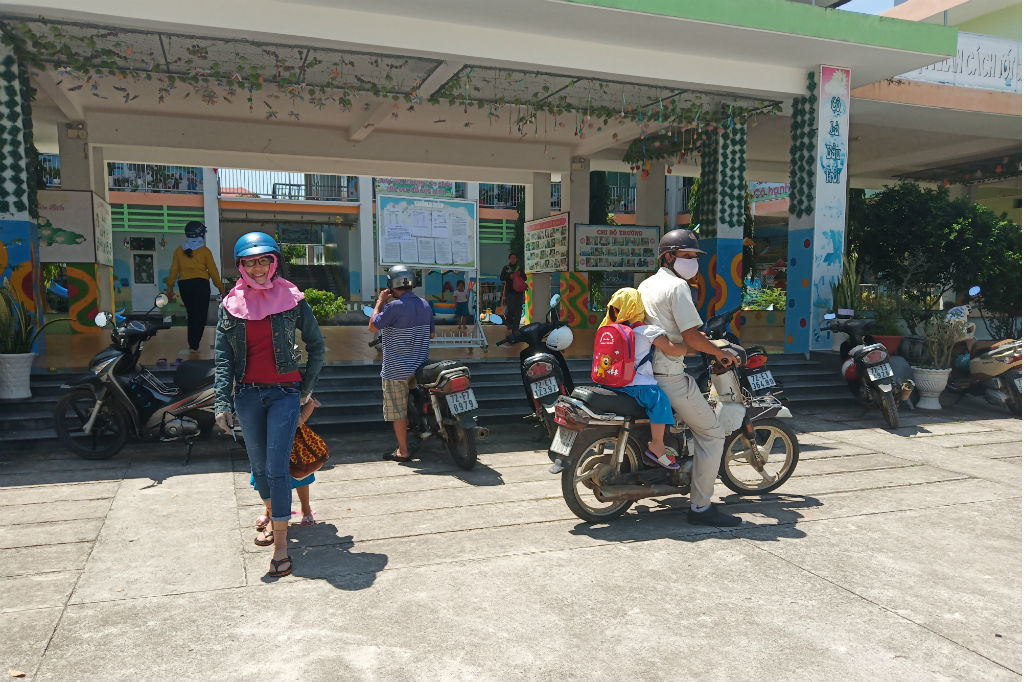 Vụ trẻ ăn cơm mốc, đầu cá: Trường dừng nấu bữa trưa, công an vào cuộc-1