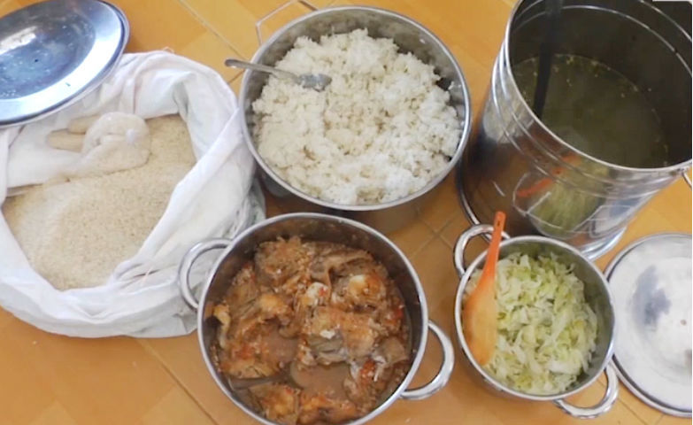 Vụ trẻ ăn cơm mốc, đầu cá: Trường dừng nấu bữa trưa, công an vào cuộc-3