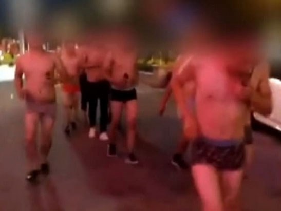 Trung Quốc: Sếp phạt 30 nhân viên mặc quần lót đi diễu hành quanh phố vì không đạt KPI được giao