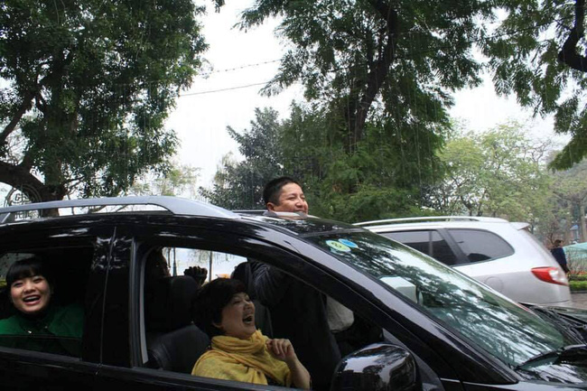 Chí Trung đăng ảnh cùng bà xã Ngọc Huyền nhưng phần bình luận với bạn bè lại gây hoang mang, khó hiểu-1