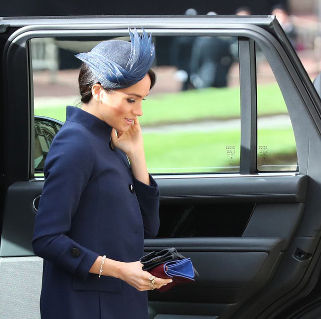 Meghan trở thành tâm điểm chú ý trong lễ cưới hoàng gia với vòng bụng to lùm lùm và gương mặt nhợt nhạt, kém sắc-2