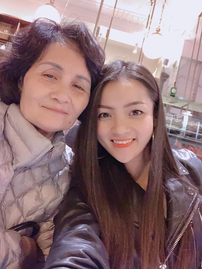 Thủy Top chia sẻ ảnh mẹ ruột giàu có, danh giá và câu nói khiến tim cô thắt lại-2