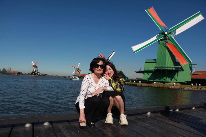 Thủy Top chia sẻ ảnh mẹ ruột giàu có, danh giá và câu nói khiến tim cô thắt lại-8