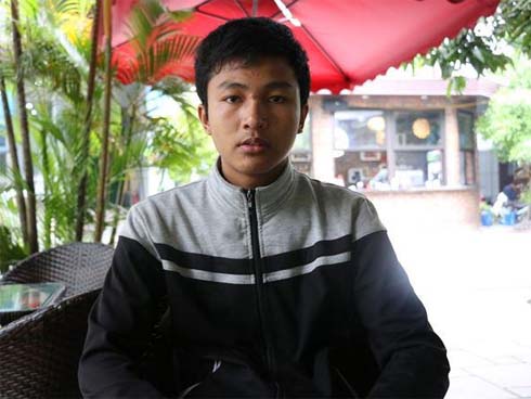 Ông bố tật nguyền nhặt ve chai rao bán nhà cho con học đại học-5