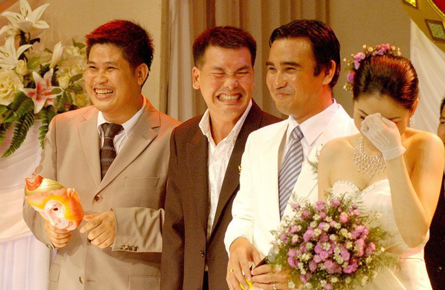 Những tình huống dở khóc dở cười trong đám cưới sao Việt: Suýt sạt nghiệp vì khách mời tăng đột biến, khán giả lên tận lễ đường xin chữ ký-5