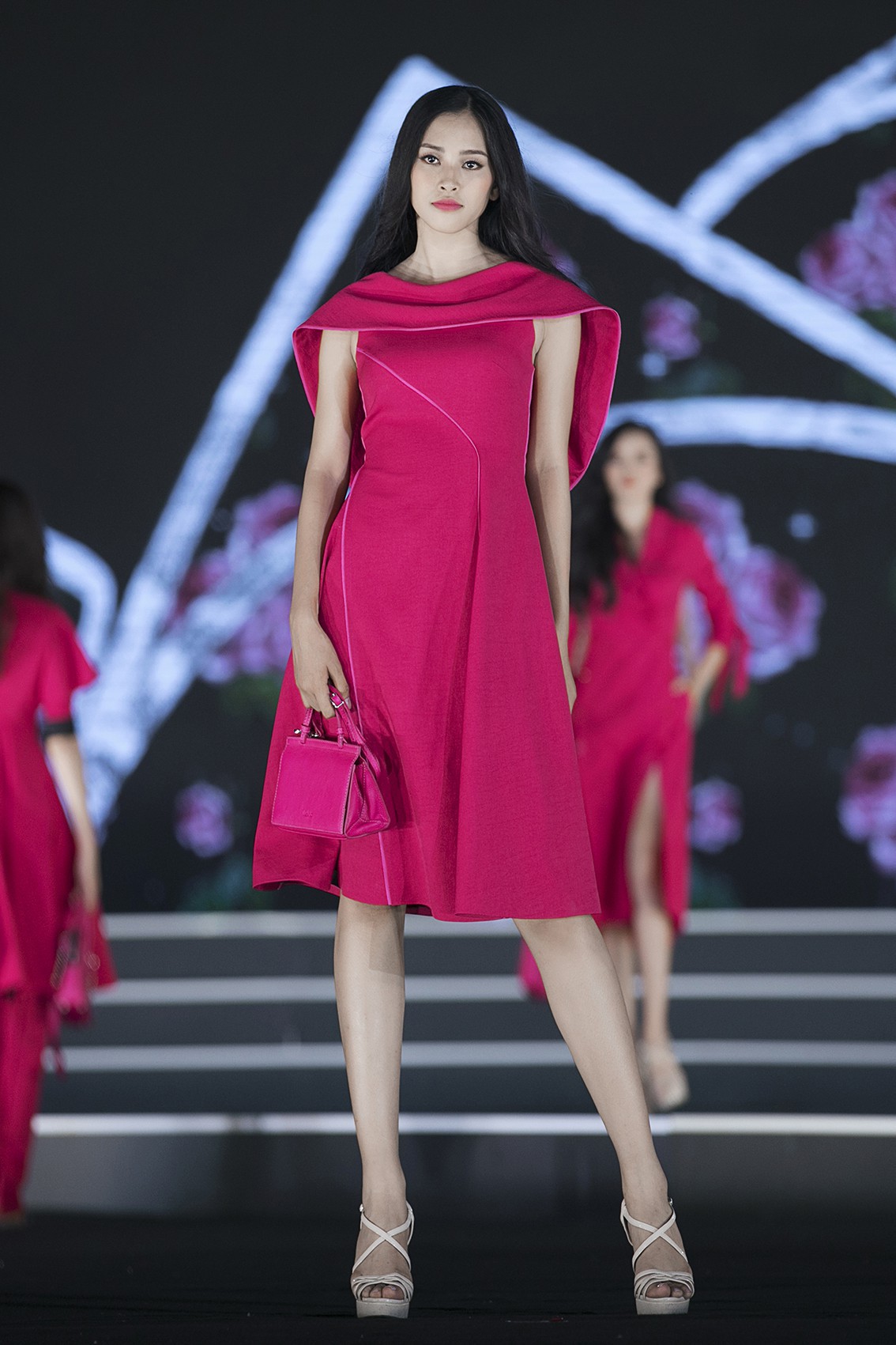 Là Hoa hậu nhưng Trần Tiểu Vy vẫn một mực trung thành với món đồ từ thời còn là nữ sinh này-1