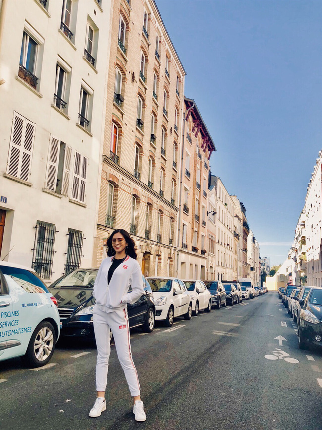 Là Hoa hậu nhưng Trần Tiểu Vy vẫn một mực trung thành với món đồ từ thời còn là nữ sinh này-8