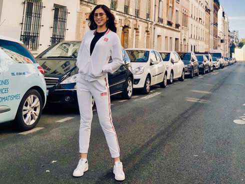 Người ta trang điểm đậm thì già chát, riêng HH Tiểu Vy càng make up sắc sảo, nhan sắc càng thăng hạng-5