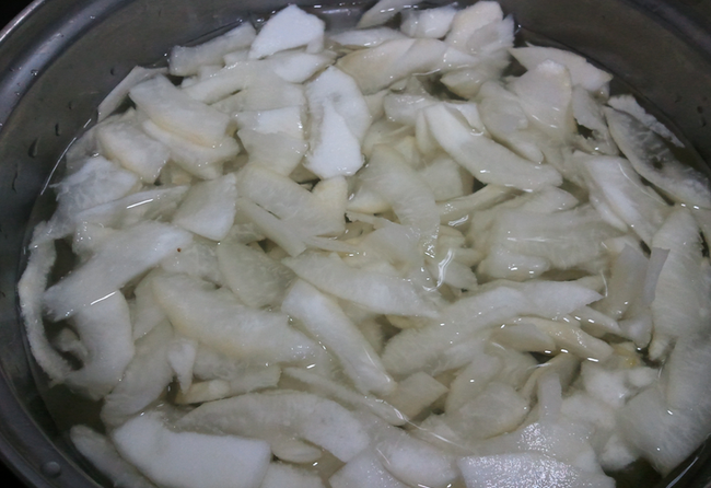 Tôi hoảng hồn khi thấy mẹ chồng cho cùi bưởi vào xào, đến khi ăn tôi phục bà sát đất, vội vàng xin bí kíp-1