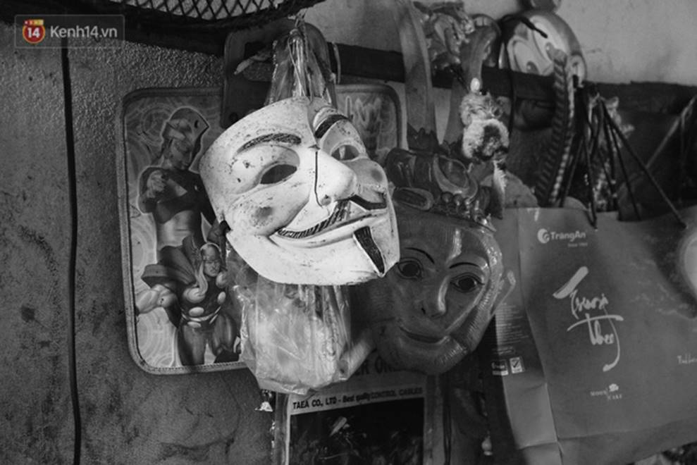 Ở Hà Nội, có một người mẹ mù gần 90 tuổi vẫn ngày đêm chăm đứa con gái điên: Còn sống được lúc nào, thì tôi còn nuôi nó-2