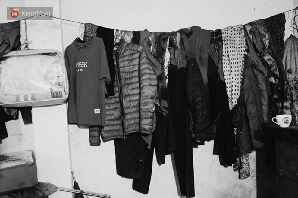 Ở Hà Nội, có một người mẹ mù gần 90 tuổi vẫn ngày đêm chăm đứa con gái điên: Còn sống được lúc nào, thì tôi còn nuôi nó-5