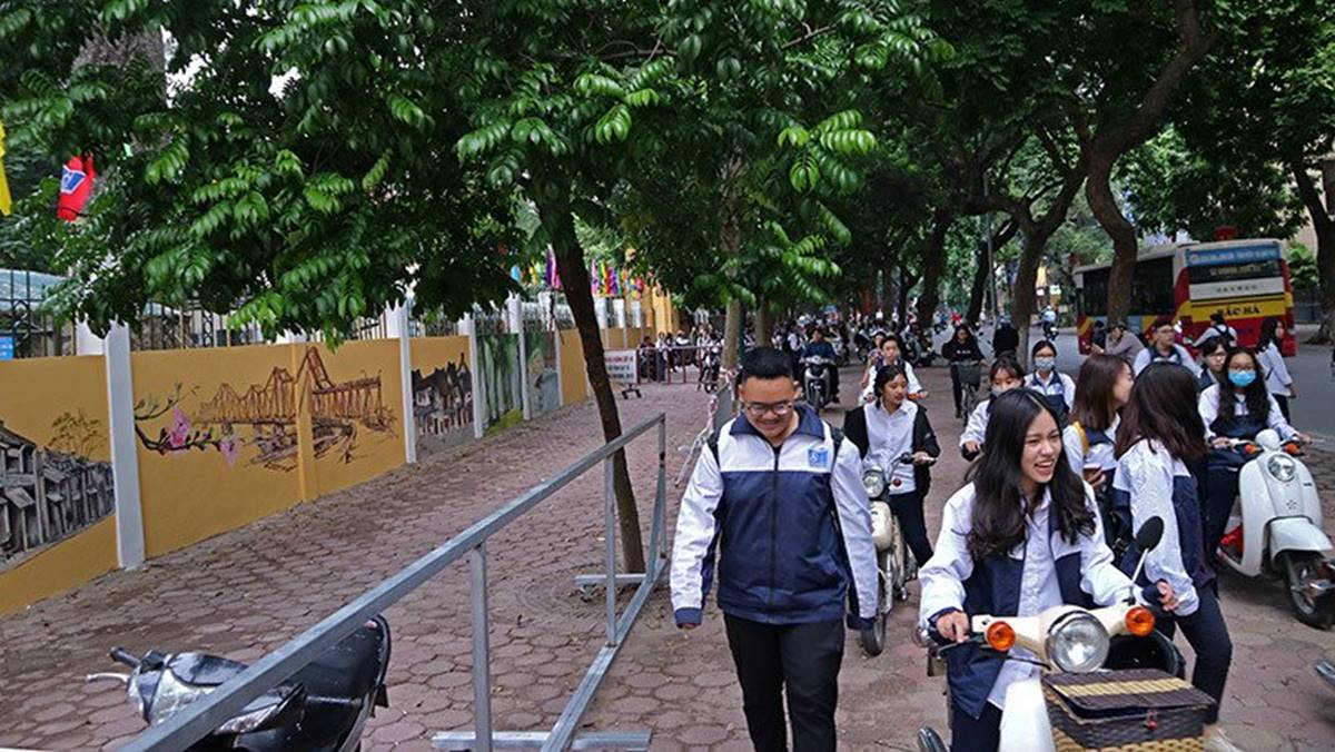 Bất ngờ với tường bao nhà trường thu hút check in-1