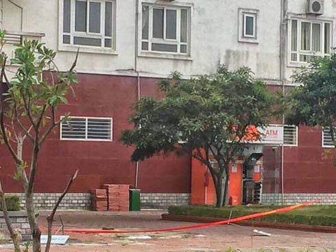 Phút đấu trí thót tim cắt dây nổ 10 quả mìn gài ATM cứu chung cư-1