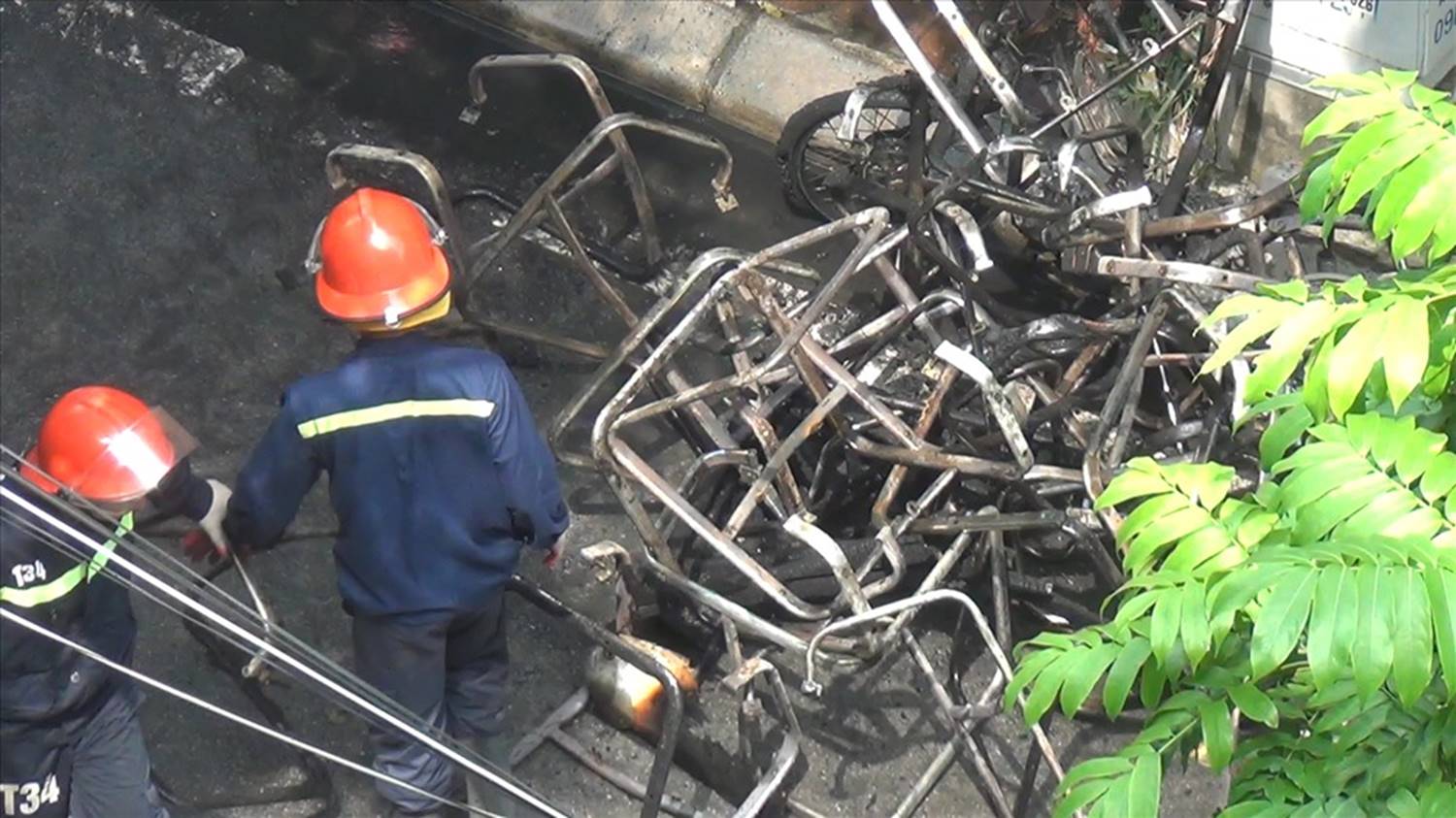 Vụ cháy xưởng sản xuất ghế sofa: Phát hiện một người tử vong-2