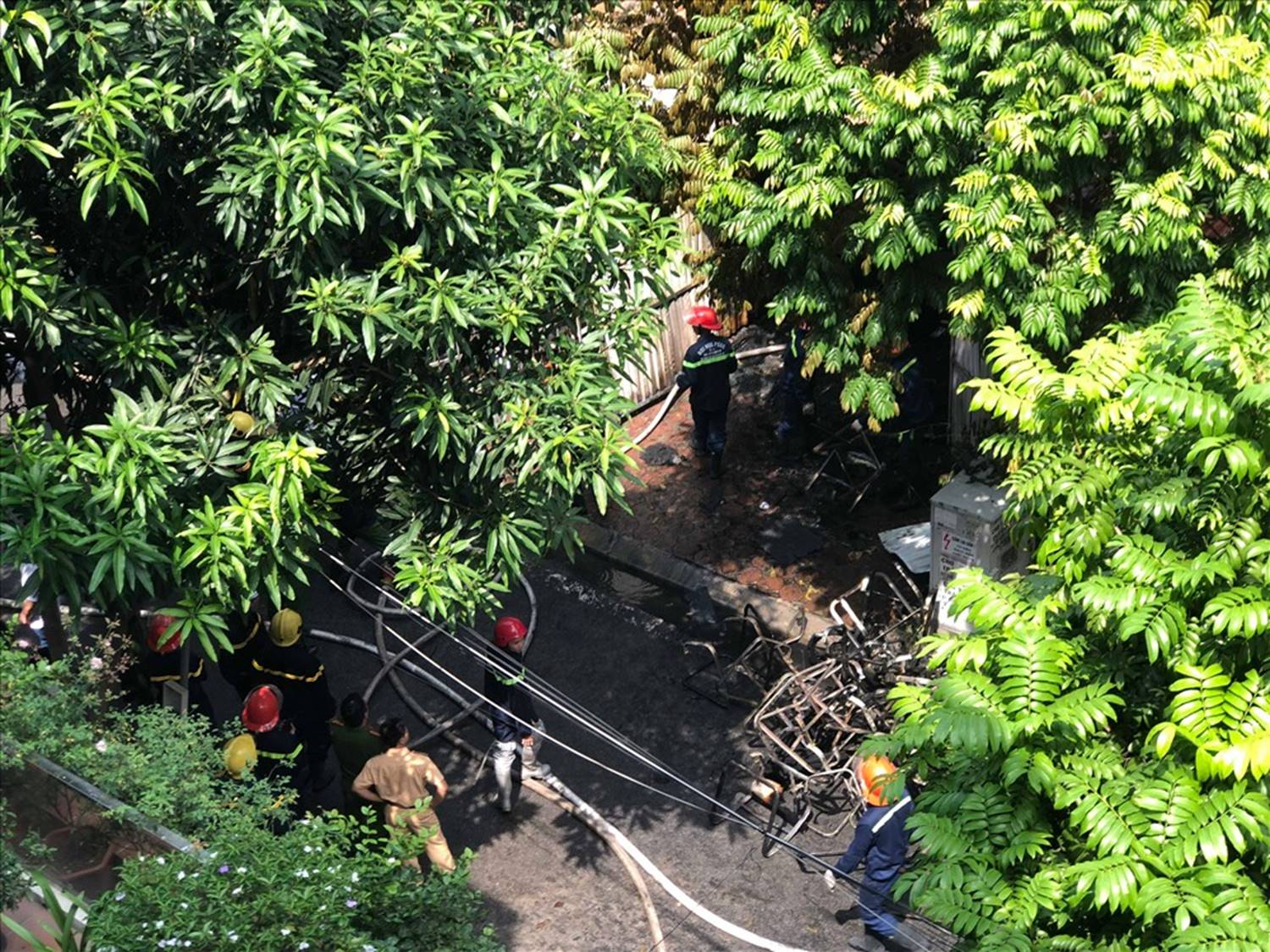 Vụ cháy xưởng sản xuất ghế sofa: Phát hiện một người tử vong-4