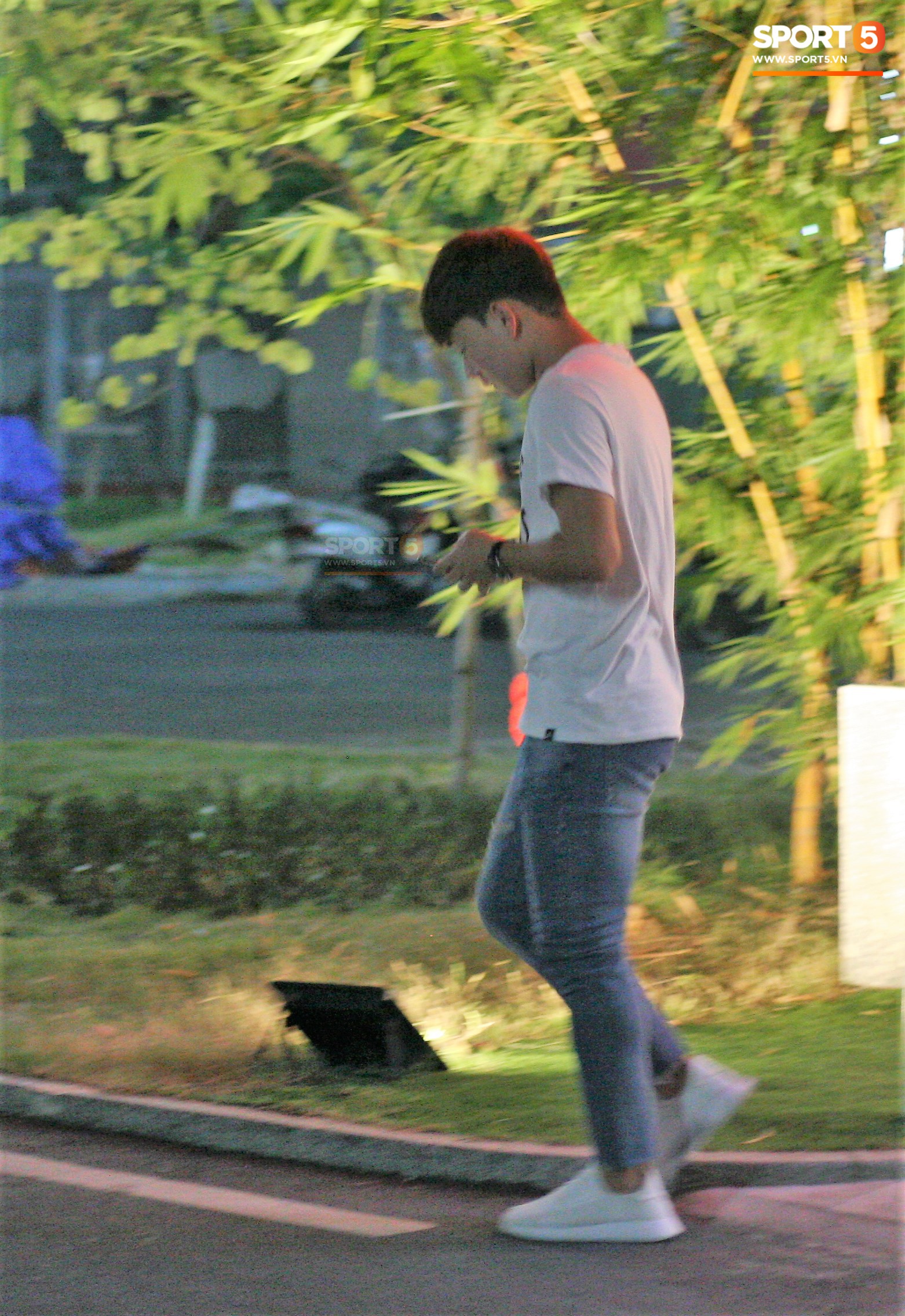 Trung vệ Đình Trọng và Bùi Tiến Dũng bị phạt vì quy định đặc biệt của ĐT Việt Nam-5