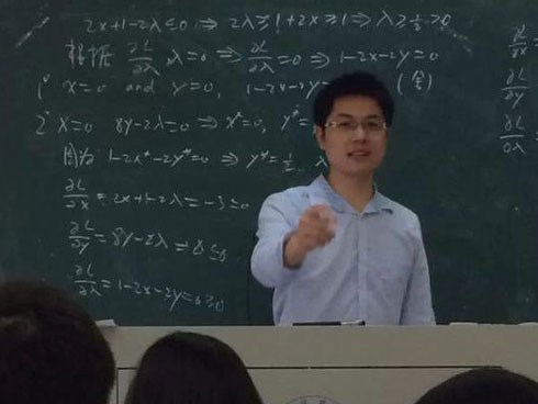Giáo viên 35 tuổi đột ngột tử vong khi giảng bài, cảnh báo thói quen rất nhiều người mắc