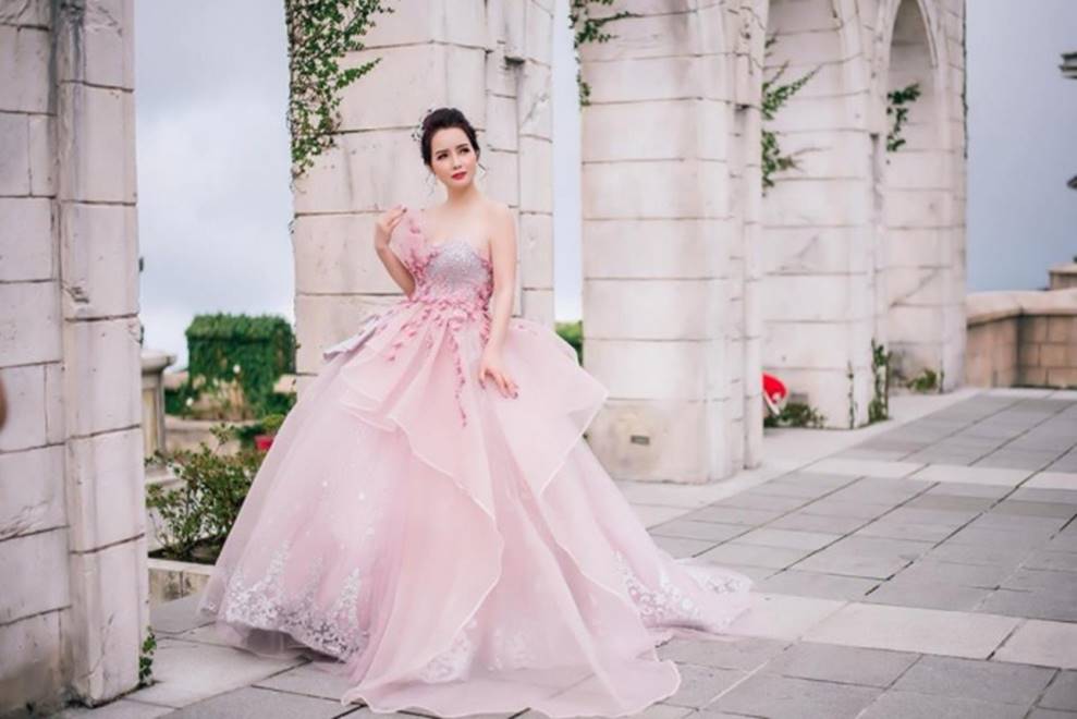 Mai Thu Huyền hóa công chúa lung linh giữa trời mây Đà Nẵng-12