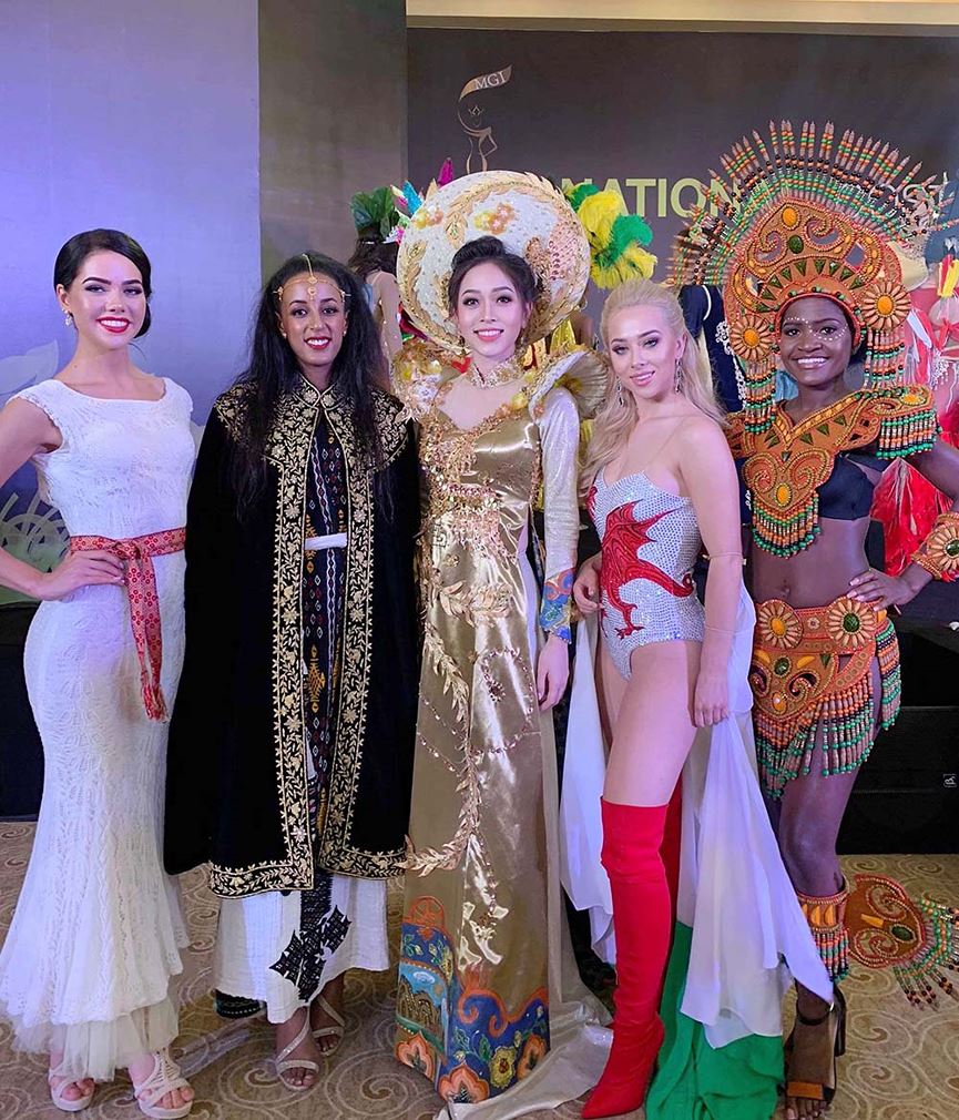 Phương Nga lộng lẫy trong hậu trường phần thi trang phục dân tộc-2