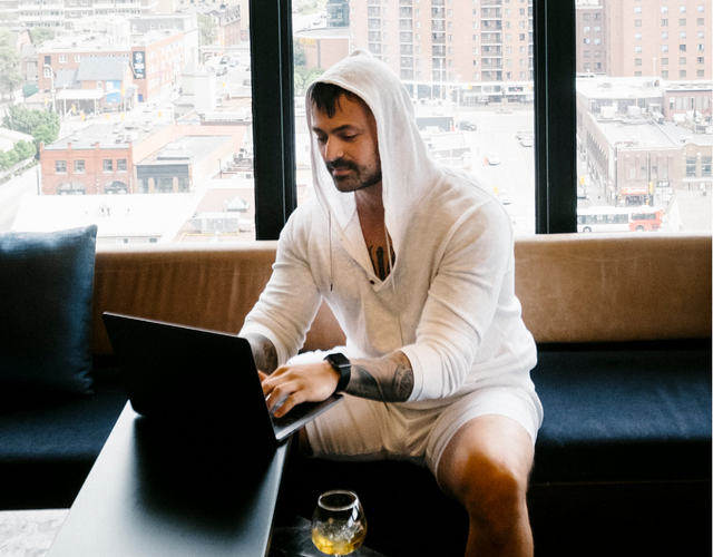 Gặp gỡ người bán view mang lại triệu USD cho hàng loạt tài khoản YouTube-1