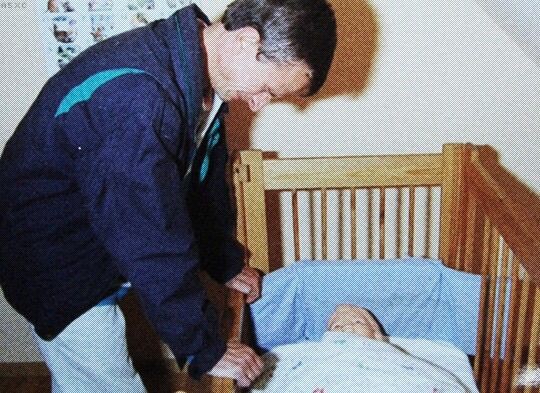 Ông bố gục khóc trước tội ác tày trời của mình và bản án gây phẫn nộ khi đánh đổi bằng 4 mạng người-1