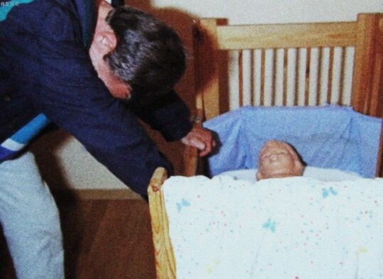 Ông bố gục khóc trước tội ác tày trời của mình và bản án gây phẫn nộ khi đánh đổi bằng 4 mạng người-2