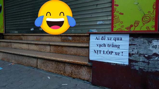 Tờ giấy cảnh báo dán trên vỉa hè phố Hà Nội khiến nhiều người đi qua toát mồ hôi-1