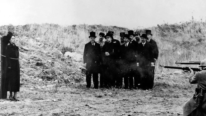 Ngày này năm xưa: Bi kịch vũ nữ thoát y làm điệp viên-6