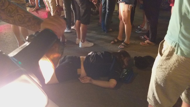 Cô gái đi xe máy bị ô tô cố vượt đèn đỏ đâm trọng thương-2