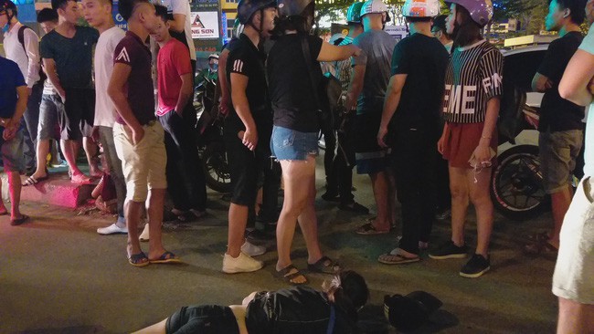 Cô gái đi xe máy bị ô tô cố vượt đèn đỏ đâm trọng thương-3