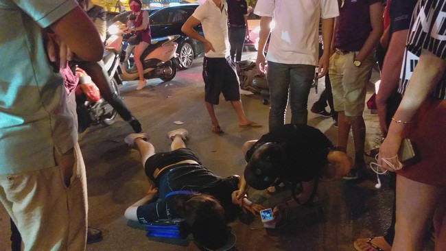 Cô gái đi xe máy bị ô tô cố vượt đèn đỏ đâm trọng thương-4