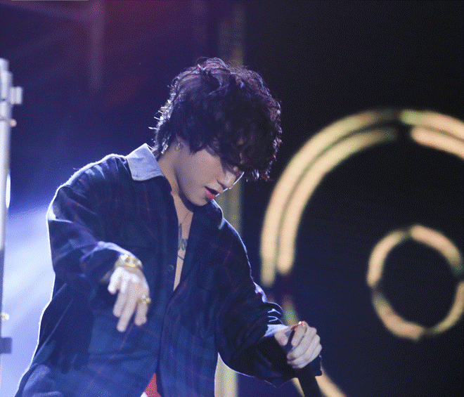 Sơn Tùng M-TP đổi sang kiểu tóc bà thím nhưng fan Sky vẫn cứ yêu thương sếps bất chấp thị phi-1