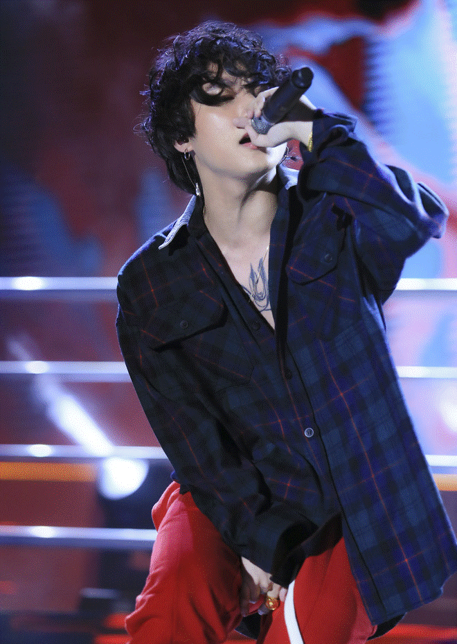 Sơn Tùng M-TP đổi sang kiểu tóc bà thím nhưng fan Sky vẫn cứ yêu thương sếps bất chấp thị phi-2