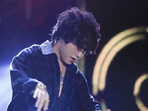 Sơn Tùng M-TP đổi sang kiểu tóc 'bà thím' nhưng fan Sky vẫn cứ yêu thương sếp's bất chấp thị phi