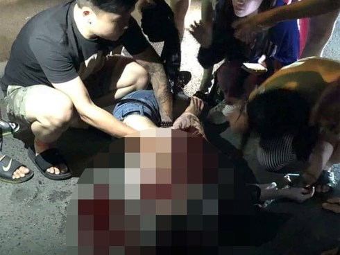 Lời kể nhân chứng vụ cô gái bị đâm gục giữa phố ở Hà Nội