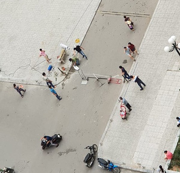 Cư dân HH Linh Đàm sôi sục sau vụ tai nạn do xuất hiện dây xích chắn ngang đường-5